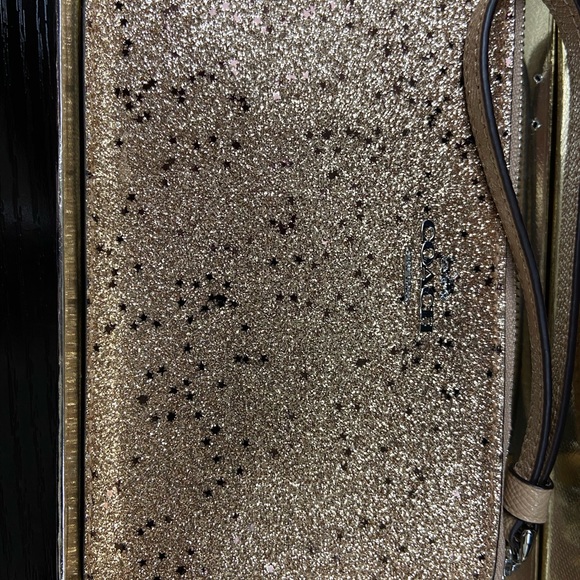 Gold Coach wristlet - Picture 3 of 3